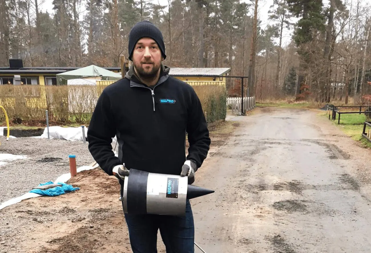 wapro-backventil-svavelvate-luktproblem-sjobo-kommun-installation-se Teknisk installation av WaStop-backventil i Sjöbo kommun för att stoppa lukt av svavelväte från avloppssystemet