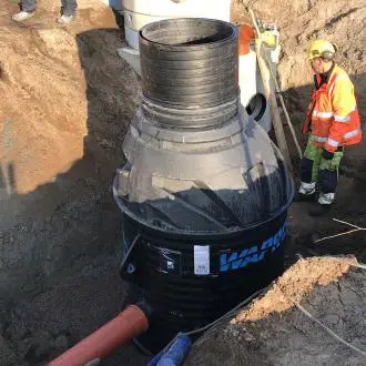 wapro-wareg-flodesregulator-installation-halmstad-bostadsomrade-dagvattenhantering-se Installation av WaReg flödesregulator i nybyggt bostadsområde Halmstad för optimal dagvattenhantering