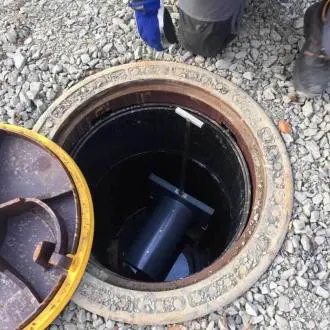 wapro-adgangsventil-installation-dn200-mod-bakflod-og-oversvoemmelse-da Wapro DN200 adgangsventil installeres i brønd for at forhindre bakflod og lette vedligeholdelse i spildevandssystem